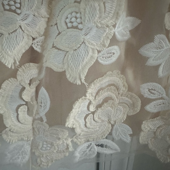 Flower Dress size 4T. Used once and dry cleaned. Great condition. - Picture 3 of 4